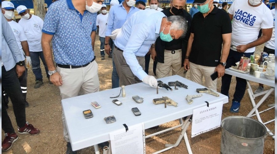 Gölden çıkarılan atık ve çöpler sergilendi