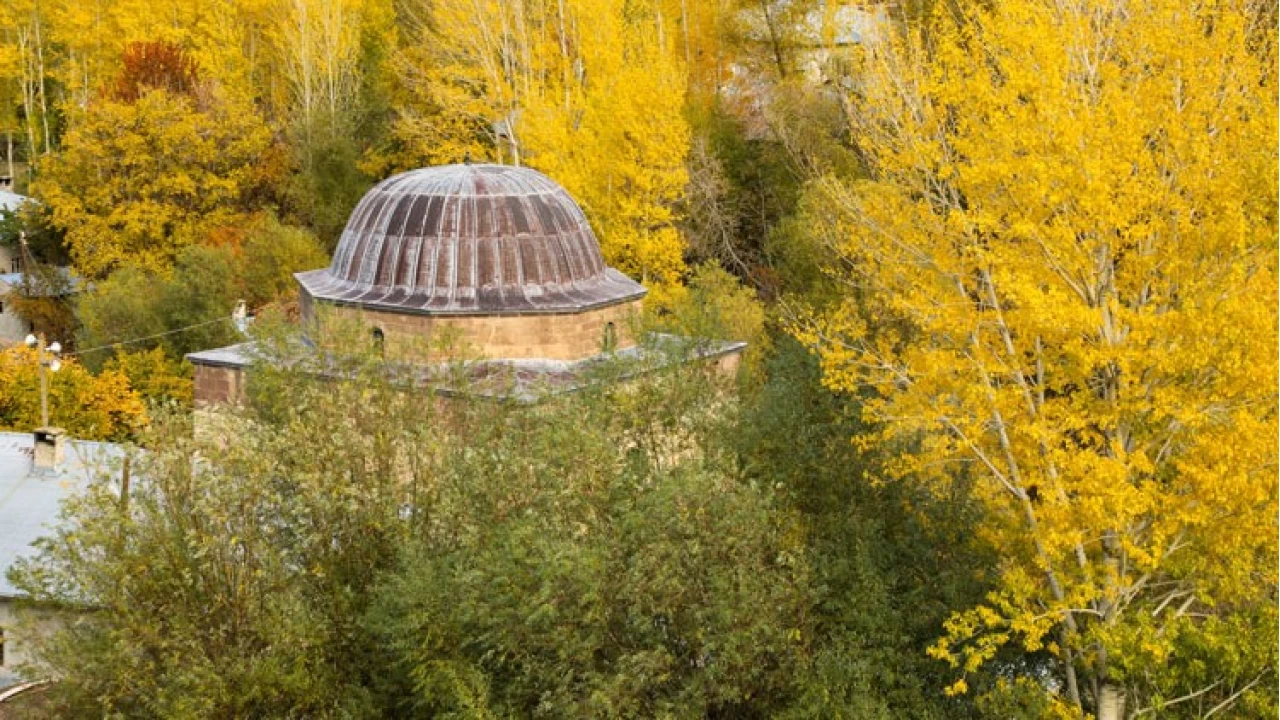 Gürpınar'da Tarihi Cami: Hamurkesen'in Sırları