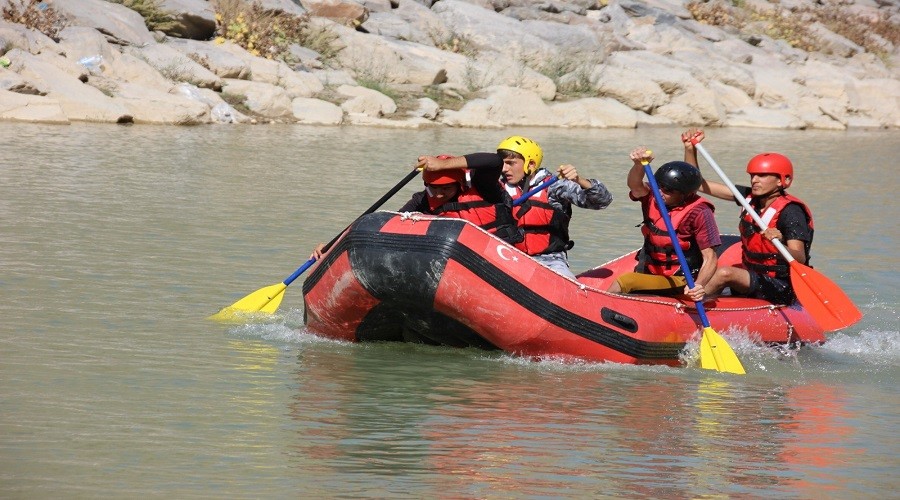 "Hakkari" Rafting sporunda iddiasını sürdürüyor