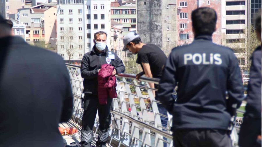 Haliç'te intihar girişimini itfaiye önledi
