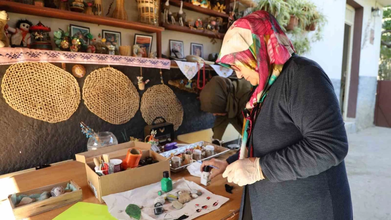 Halk eitimden emekli oldu atklar evinde sanata dntrd