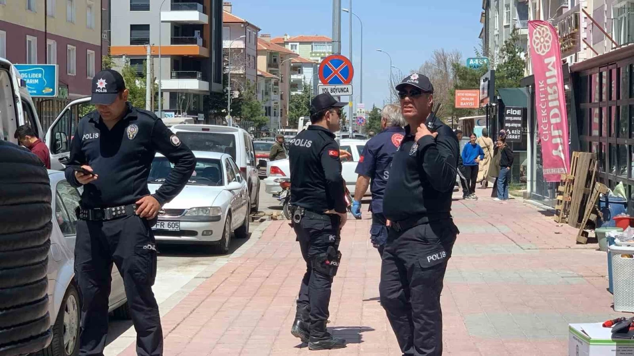 Hamile e�ini b��akla rehin ald�