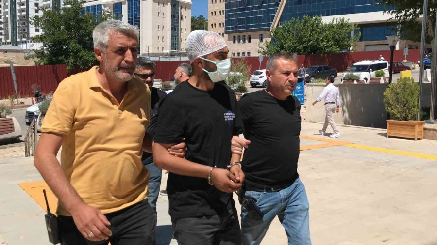 Hastanede deh�et sa�an ��pheli tutukland�