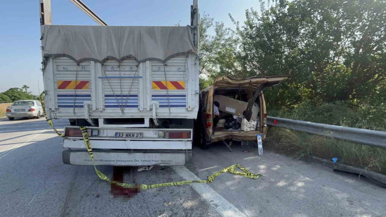 Hatay'da kamyon 3 aracı biçti: 1 ölü, 10 yaralı