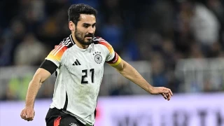 ki Bayrak Arasnda: Alman Milli Takmnda Trk Asll Futbolcularn Hikyesi