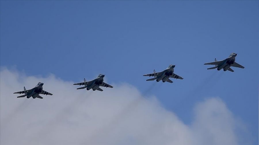 İngiltere Ukrayna'ya jet verilmesine soğuk