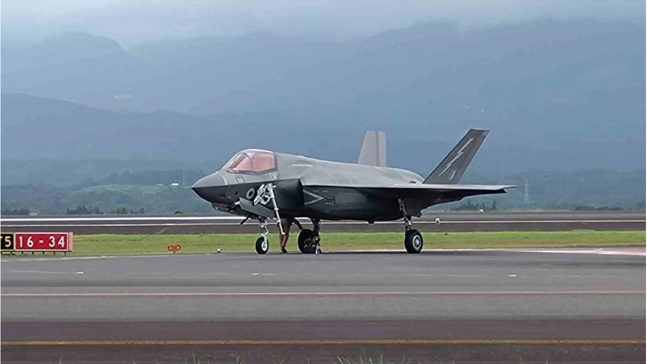 �ngiltere'ye ait F-35B sava� u�a�� Japonya'ya acil ini� yapt�