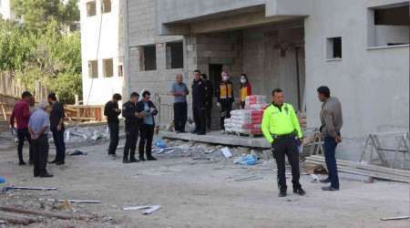 İnşaat işçisi asansör boşluğuna düştü