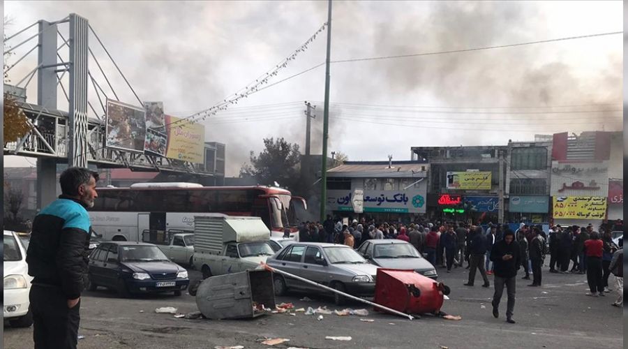 �ran'da emekliler sokakta