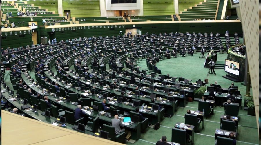 �ran'da muhafazakarlarla reformistler b�t�ede kap���yor