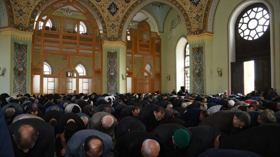 �ran'da Ramazan Bayram� namaz� k�l�nd�