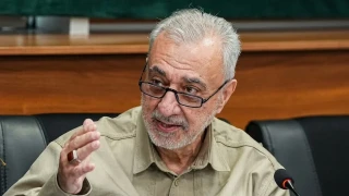 �ran��n yeni Savunma Bakan� Mehrdad Ahlaki Kitap�i, �srail�in �ran�a y�nelik olas� sald�r�lar�na kar�� haz�rl�k i�erisinde olduklar�n� belirterek, "Siyonistlerle sava�mak i�in parma��m�z tetikte haz�r�z." dedi