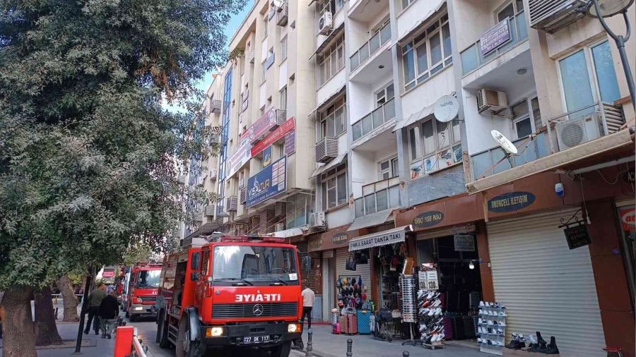 İş hanında çıkan yangın korkuttu