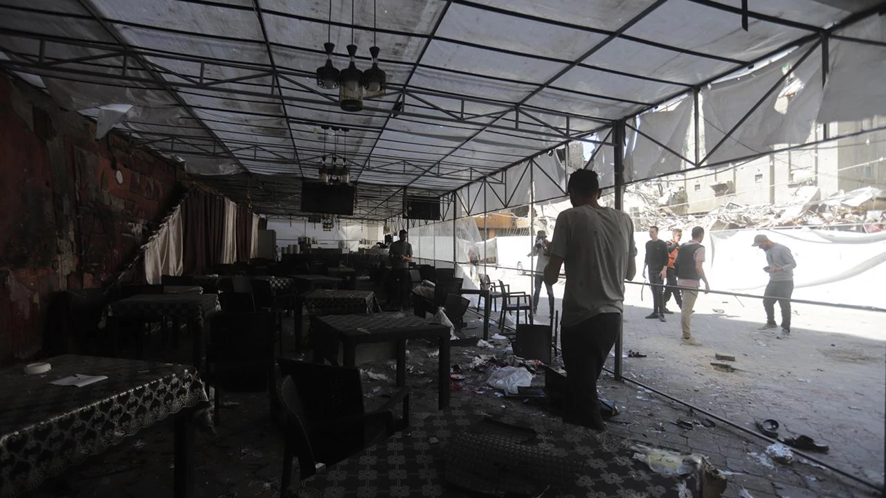 �srail Gazze'de sivillerin topland��� bir caddeye sald�rd� 33 ki�i �ld�