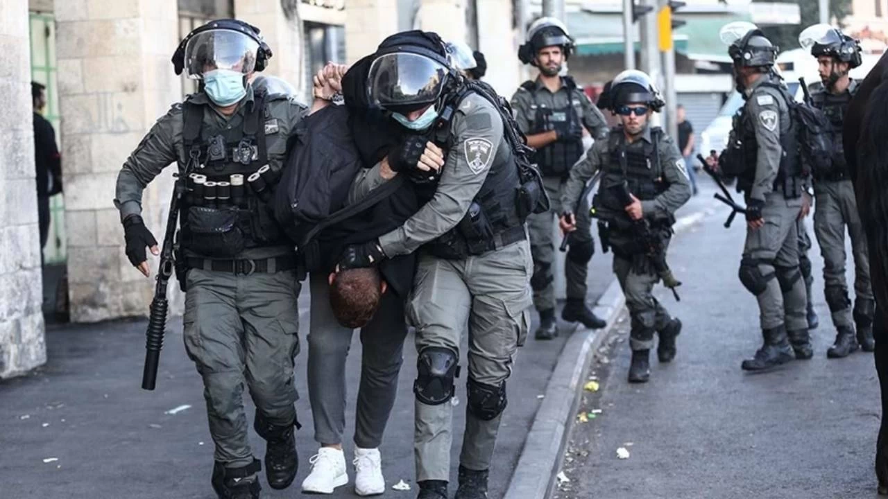İsrail güçleri Batı Şeria'da 60 Filistinliyi gözaltına aldı