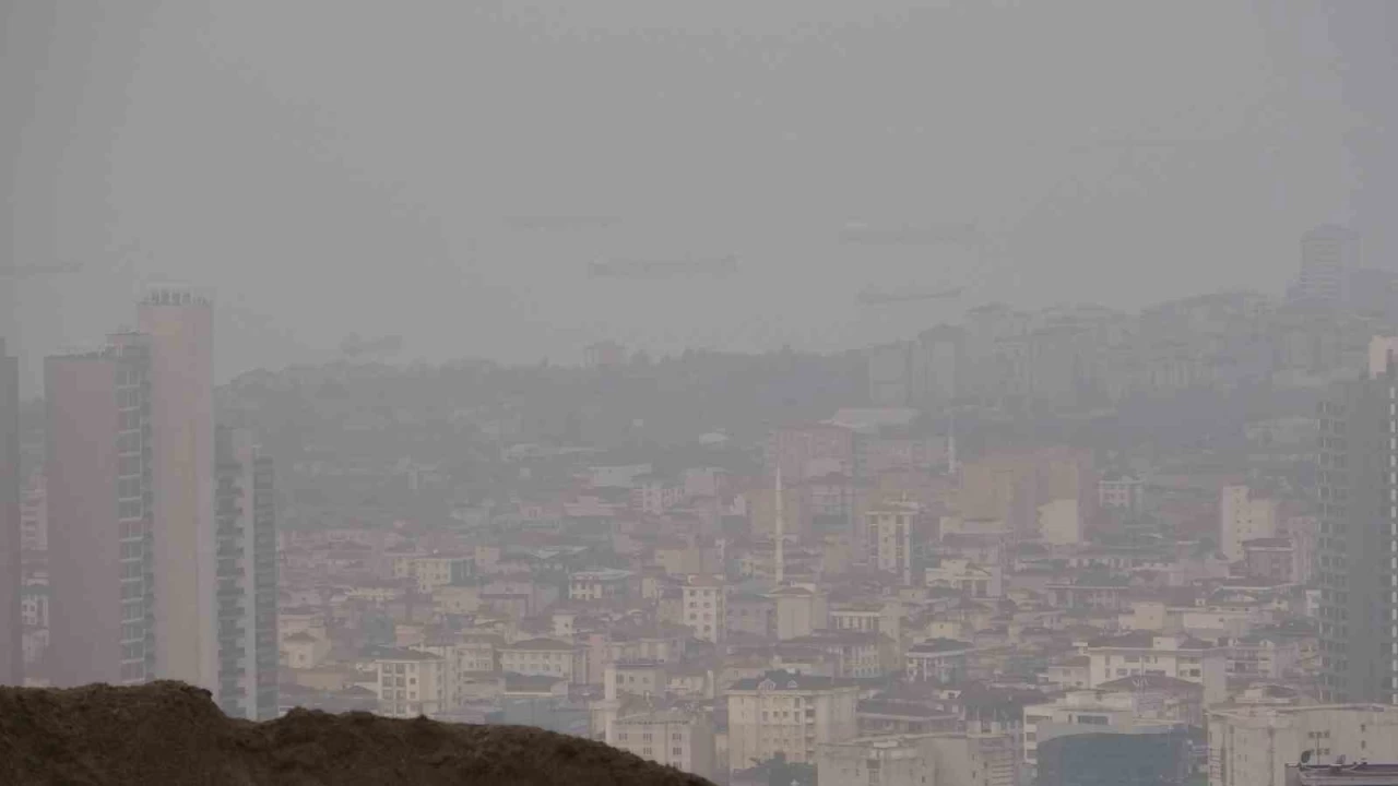 �stanbul Anadolu Yakas�'n� sis kaplad�