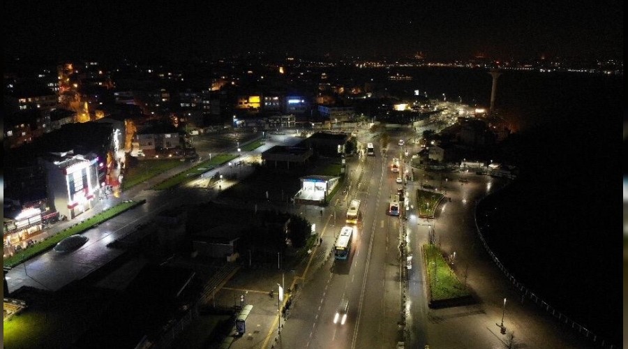 İstanbul'da meydanlar sessizliğe büründü