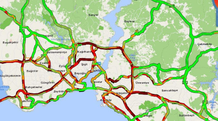 İstanbul'da yağmur trafiği felç etti, yoğunluk yüzde 87 seviyesine ulaştı