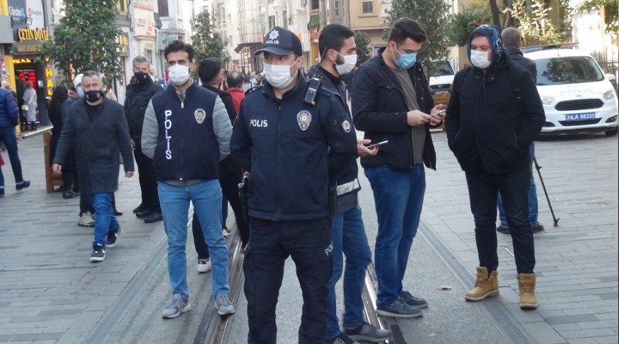 stiklal Caddesi'nde denetimler tam gaz