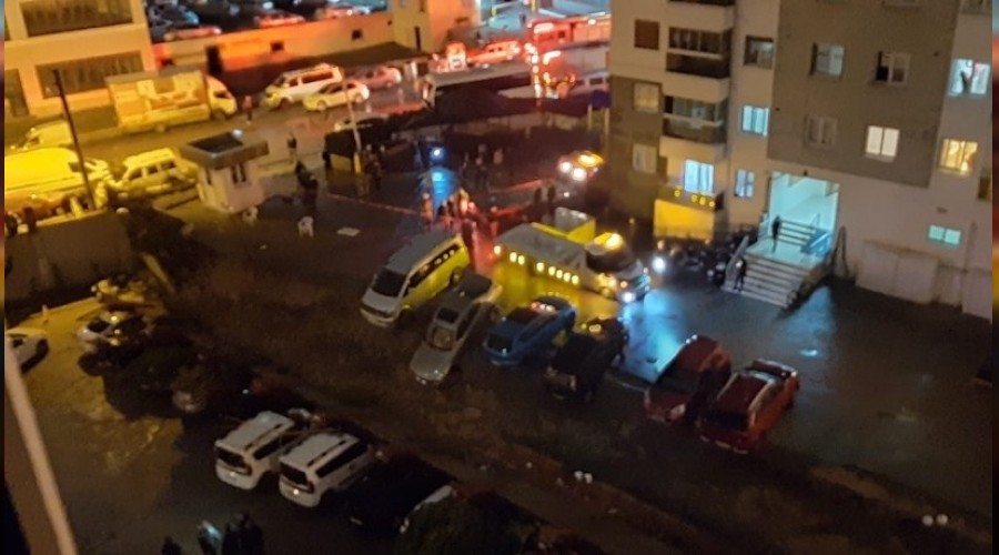 İstinat duvarı çöktü, 20 araçta hasar oluştu