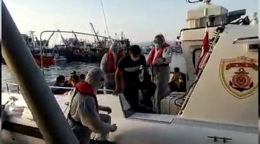 İzmir'de 48 sığınmacı kurtarıldı