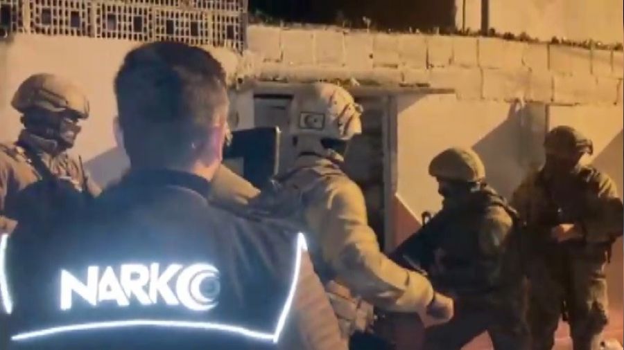 �zmir'de 50 adrese zehir bask�n�: 37 g�zalt�