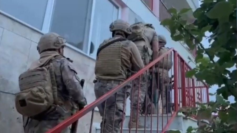 �zmir'de b�y�k uyu�turucu temizli�i: 52 tutuklama