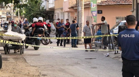 İzmir'de husumetlilerinden aileye silahlı saldırı