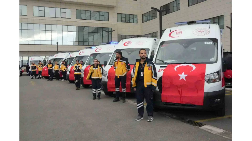 �zmir'de sa�l�k filosuna 45 yeni ambulans
