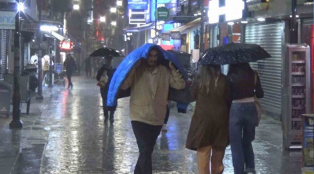 İzmir'i nisan ayında sağanak vurdu