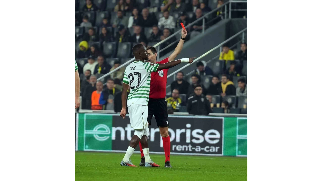 Jhon Duran, krmz kart grd