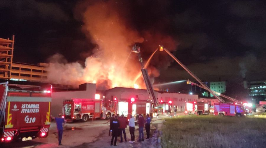 Ka��t fabrikas�nda ��kan yang�n� s�nd�rme �al��malar� devam ediyor