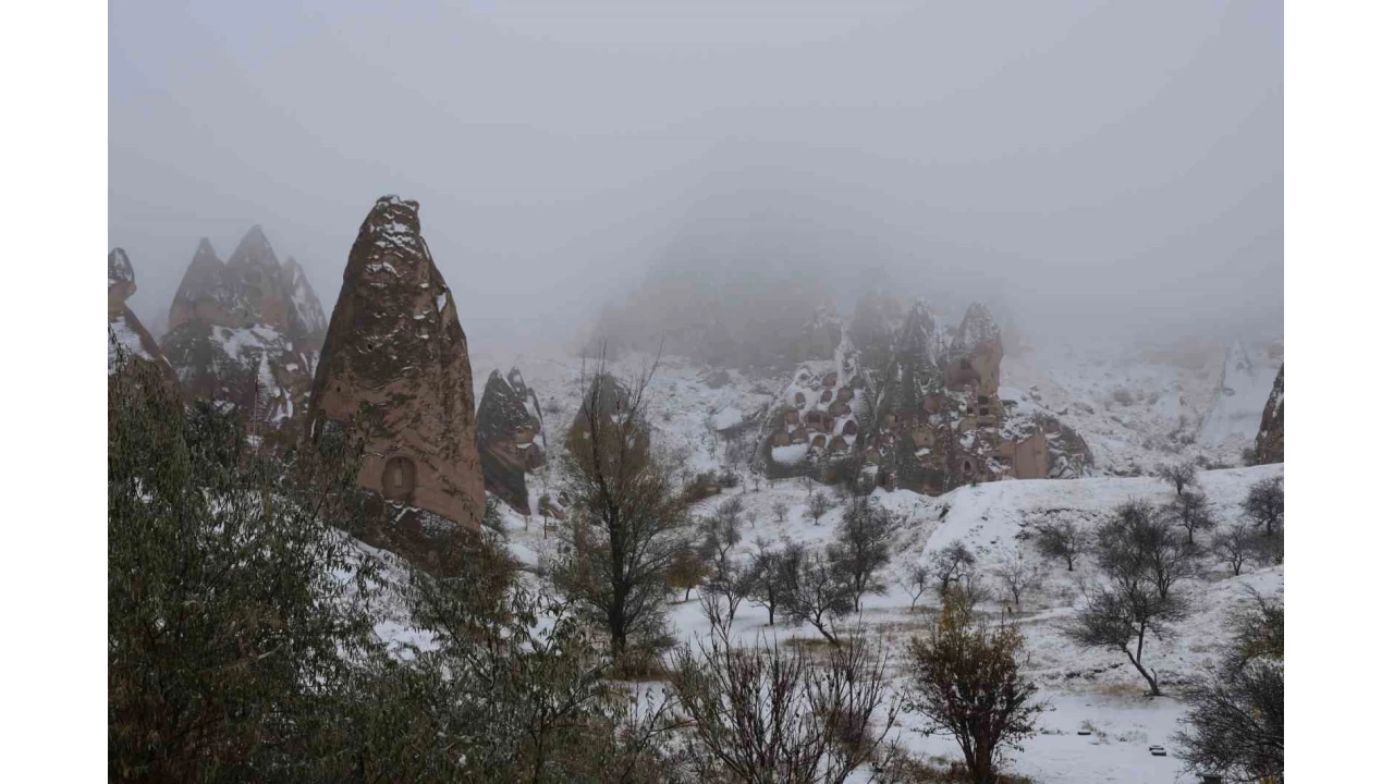 Kar Kapadokya'ya çok yakıştı