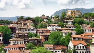 Karab�k: Tarihi evler, k�lt�rel ve do�al g�zellikler