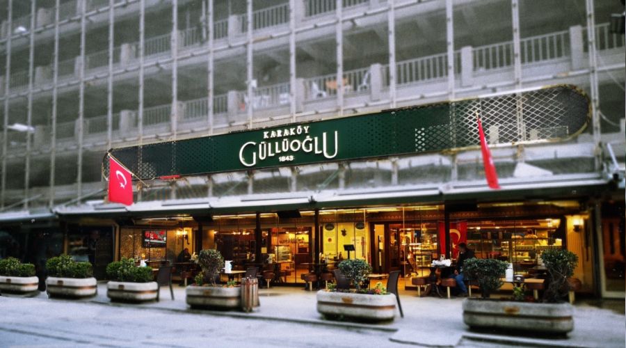 Karaköy Güllüoğlu yine Karaköy'de kalacak