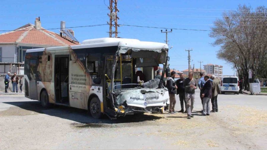 Karaman'da halk otob�s� ile kamyon �arp��t�