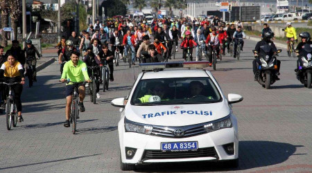 'Karbon Yakma Ya Yak' sloganyla 150 bisikletli pedal evirdi