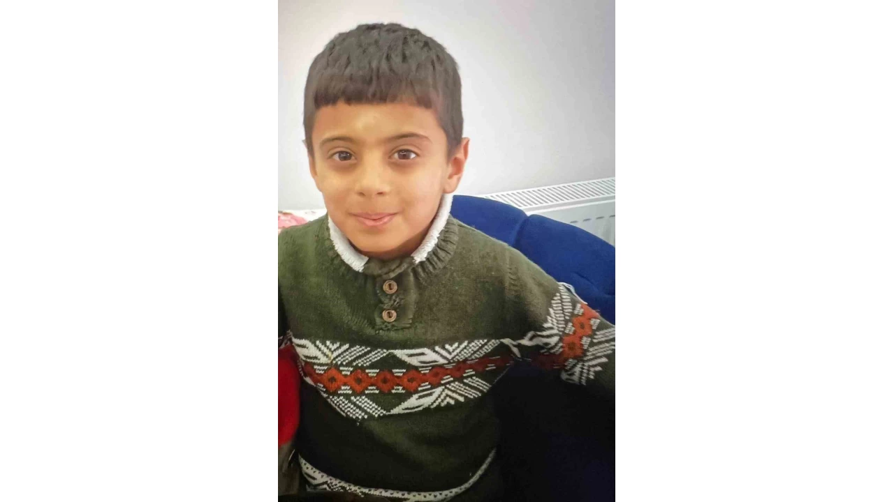 Kars'ta kaybolan 8 ya��ndaki  Melih �zkesemen i�in arama �al��mas�