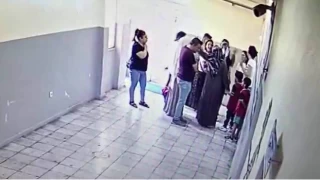 Kavga eden rencileri ayran retmen darp edildi