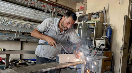 Kavurucu sıcaklarda demir doğruyor