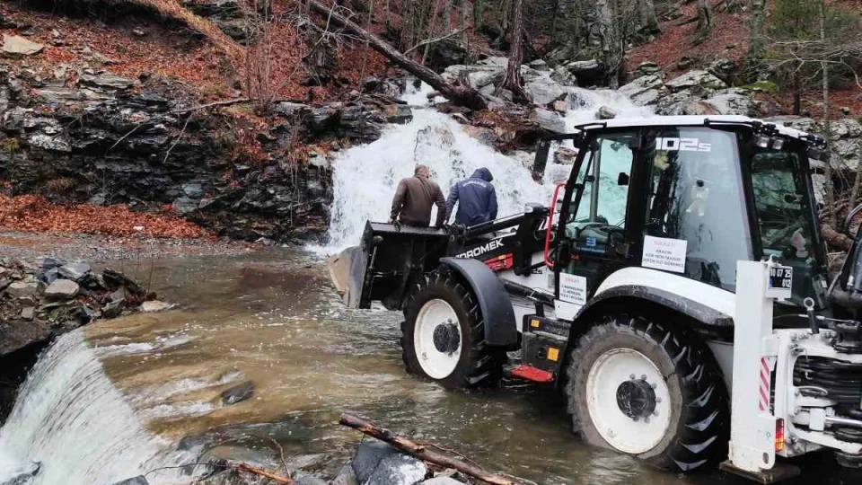 Kaz Da�lar�'nda mahsur kalan 2 ki�i kurtar�ld�