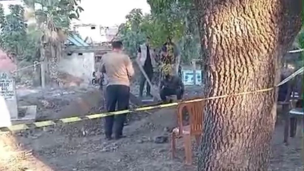 Kazılan mezarda bulunan küpten 500'den fazla sikke çıktı