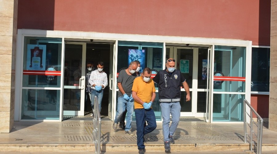 Kendilerini devlet yetkilisi olarak tanıtıp vurgun yaptılar