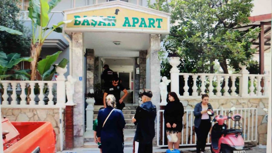 Kirac�s�n�n kap�s�na kimyasal s�v� d�kt�, 5 ki�i hastanelik oldu