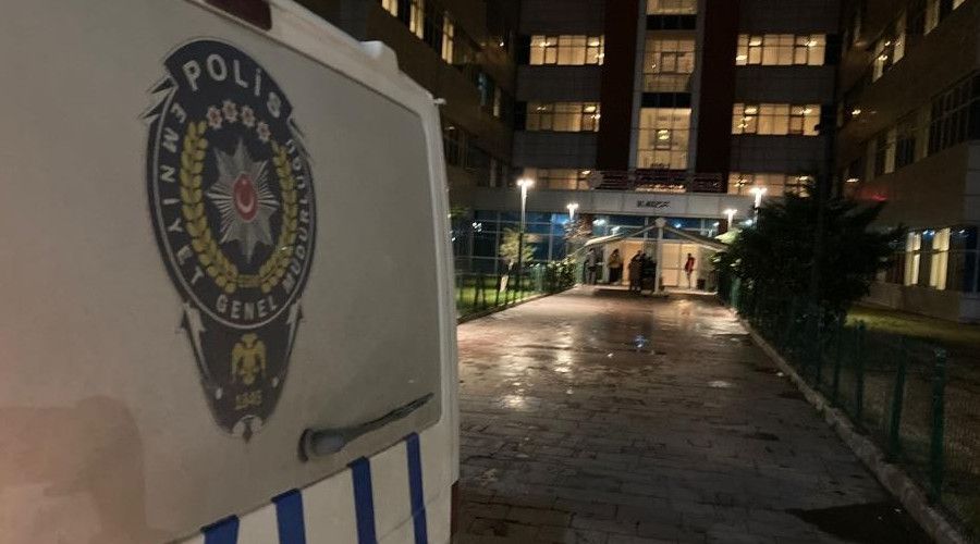 Koluna alçı takıp silahı da içine gizlemiş