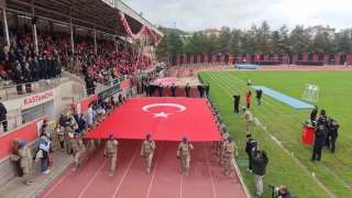 Komandolardan 19 Mayıs'a özel nefes kesen gösteri