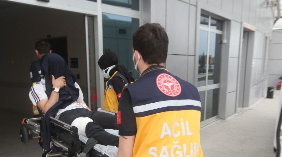 Konya'da bıçaklanan genç hastanelik oldu