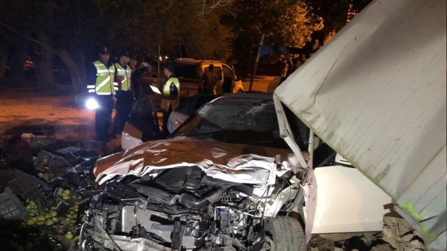 Konya'da otomobil bah�eye u�tu: 4 yaral�