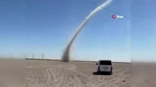 Konya'da tarlada hortum oluştu o anlar kamerada