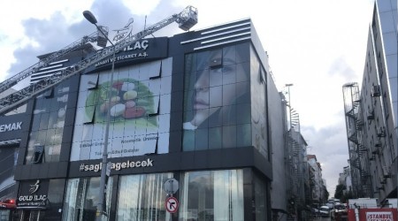 Küçükçekmece'de ilaç fabrikasında yangın